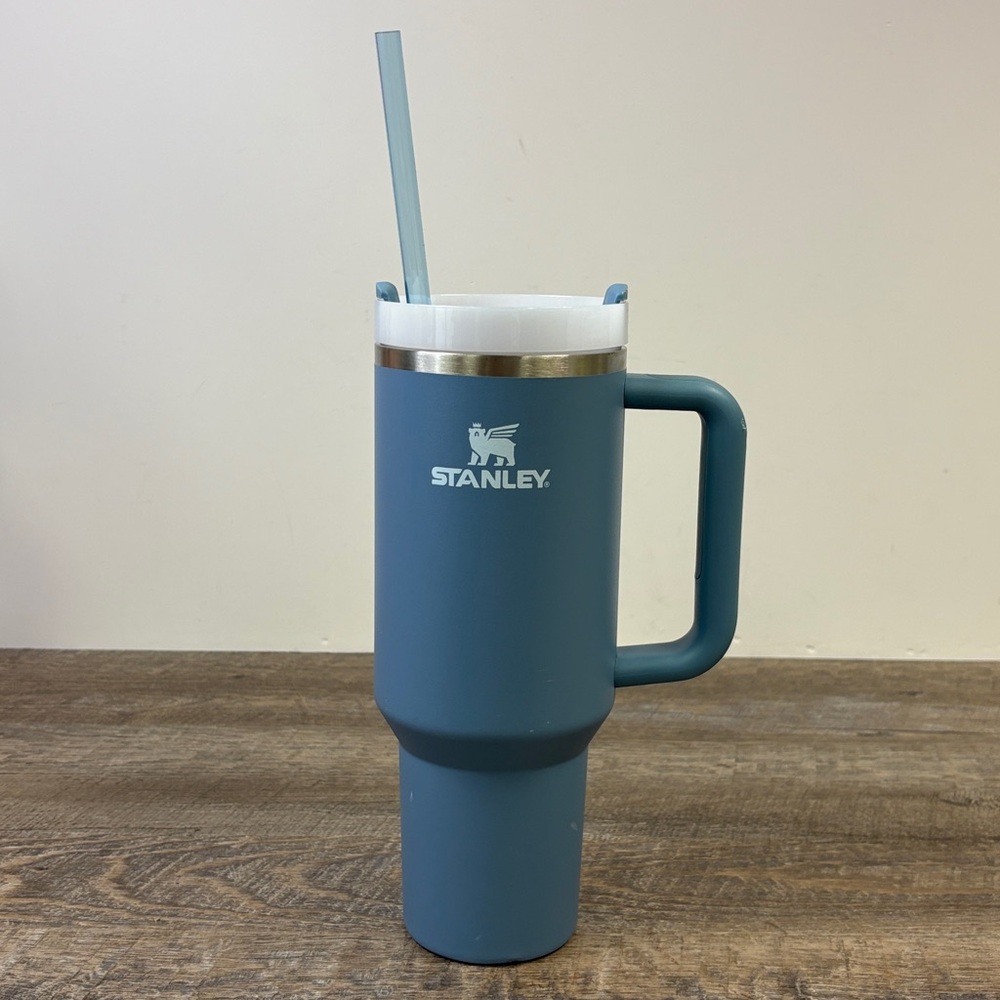 Stanley The Quencher H2.0 FlowState™ Tumbler 40 oz – Blue | Handle + Straw